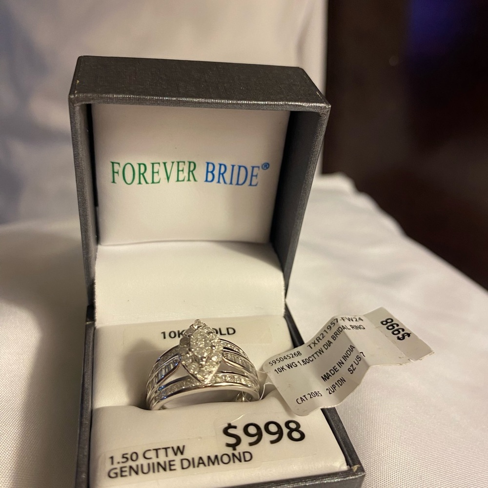 ENGAGEMENT RING - Picture 4 of 6